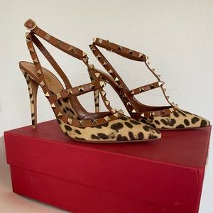 HOT PRICE 🔥 Valentino Garavani Ankle-Strap Pumps 🧡